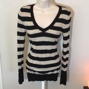 EUC cream V-neck sweater with black stripes